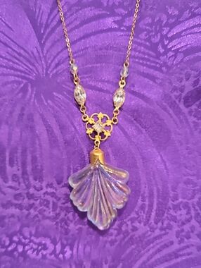 Dainty Shell Pendant Necklace with Iridescent Crystal